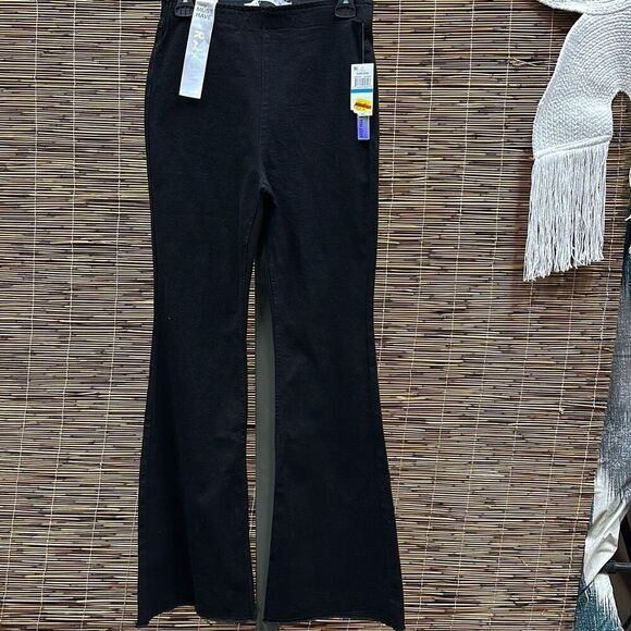 Tinseltown Juniors' High Rise Pull-on Flare-Leg Jeans - Black Wash Size 9 - Picture 2 of 3